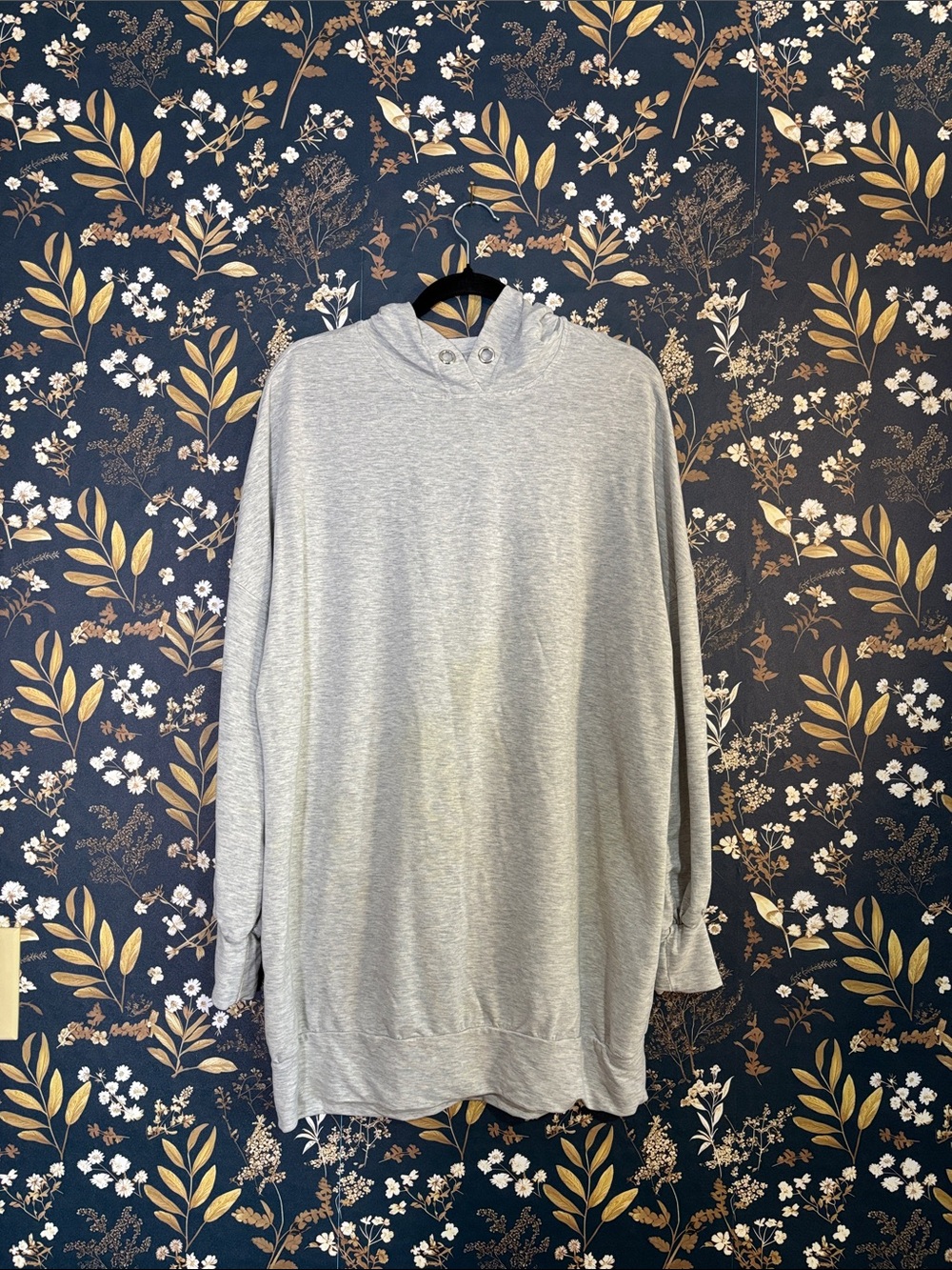 Fabletics Light Gray Crewneck Hoodie Sweater Size Small